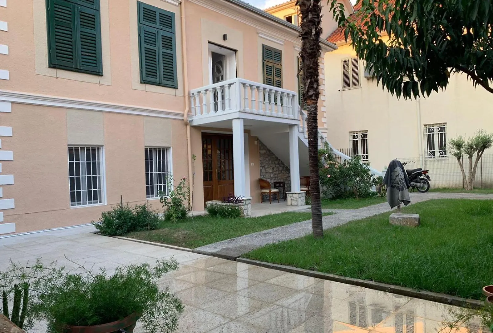 Bed & Breakfast Vintage Villa Shkoder